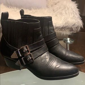 Black cowgirl stylish guess booties size 9